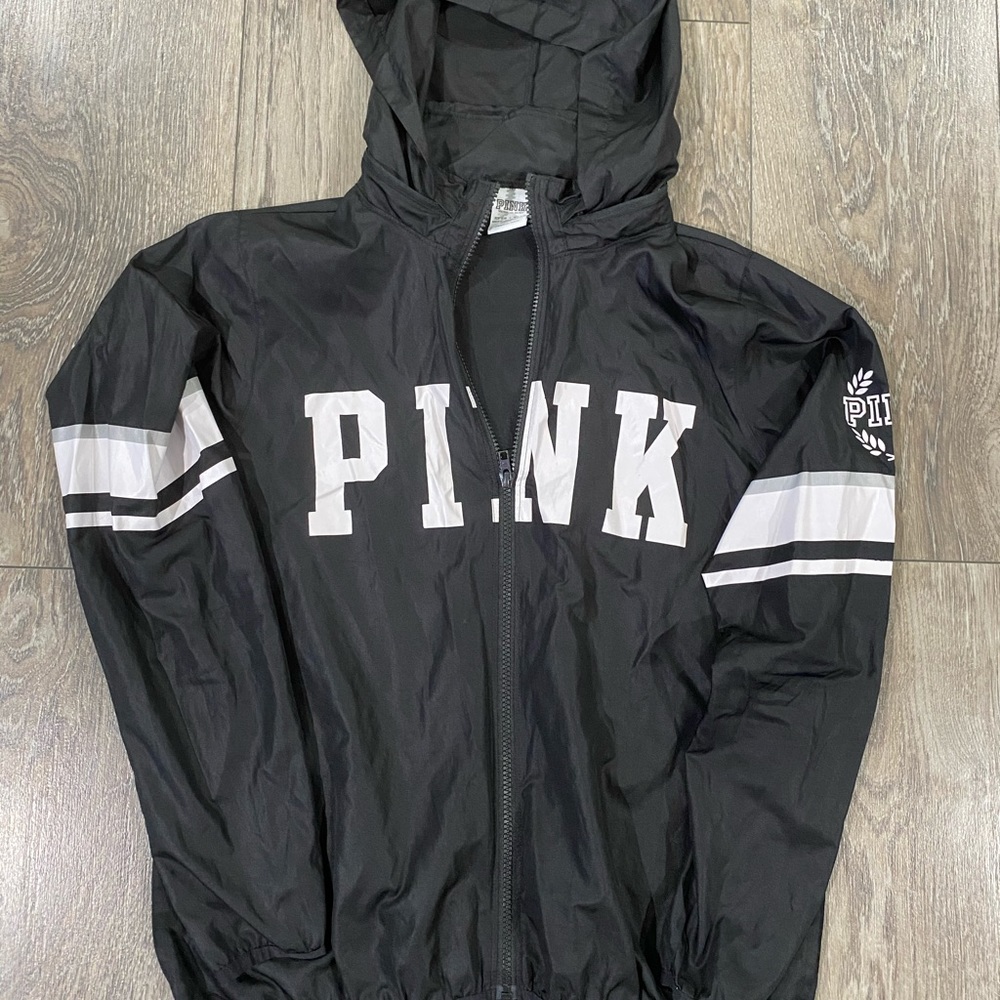 Light weight windbreaker
